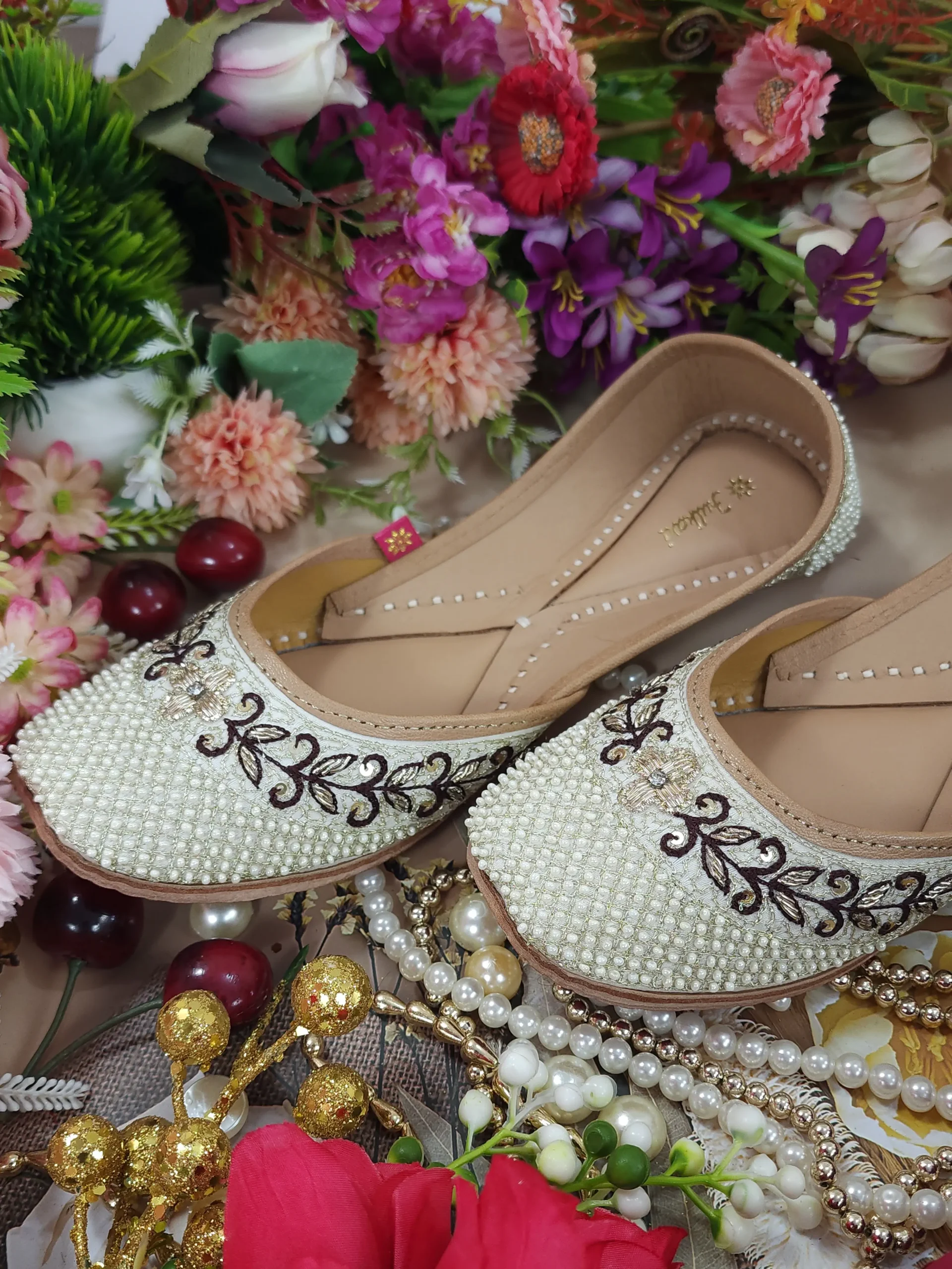 gerbera daisy ethnic beige gold gerbera daisy ethnic beige gold