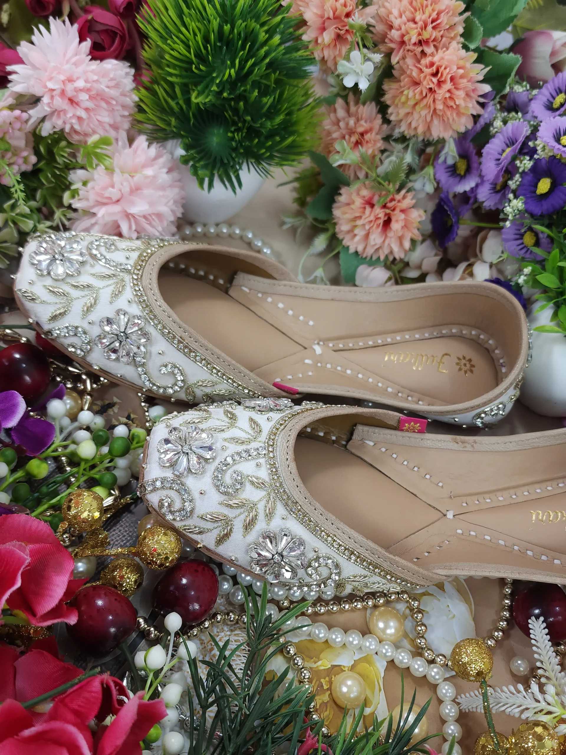 royal bridal boronia stone ethnic jutis beige gold royal bridal boronia stone ethnic jutis beige gold
