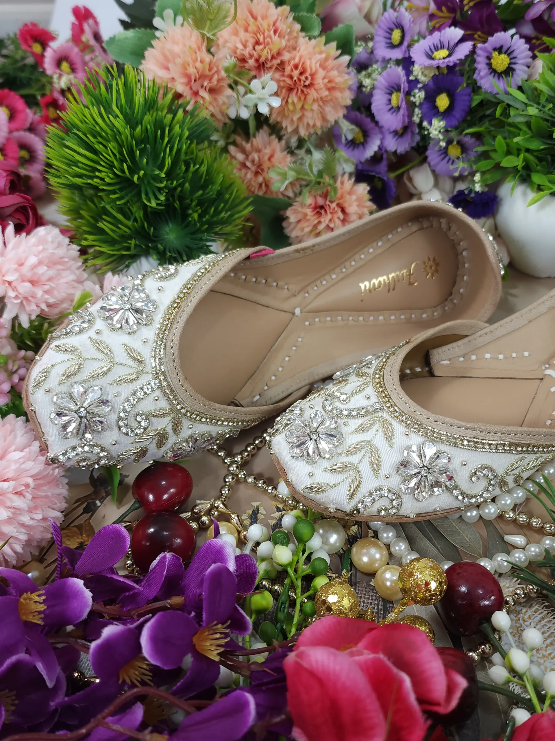 royal bridal boronia stone ethnic jutis beige gold royal bridal boronia stone ethnic jutis beige gold