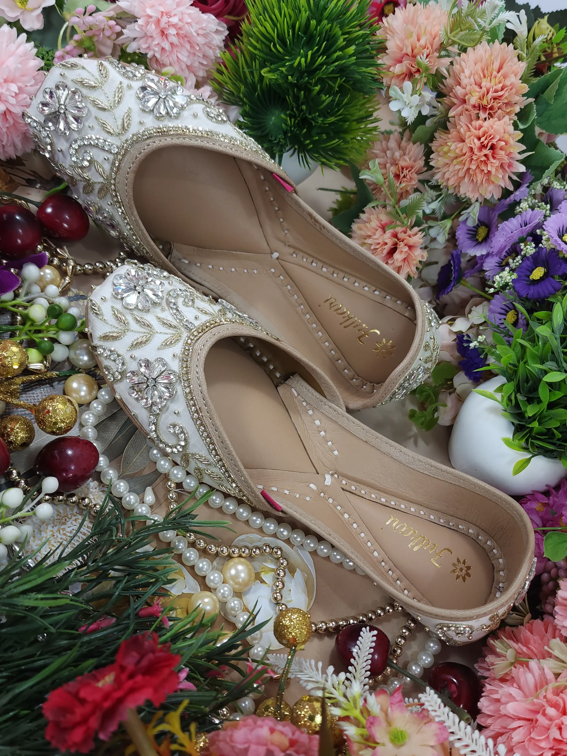 royal bridal boronia stone ethnic jutis beige gold royal bridal boronia stone ethnic jutis beige gold