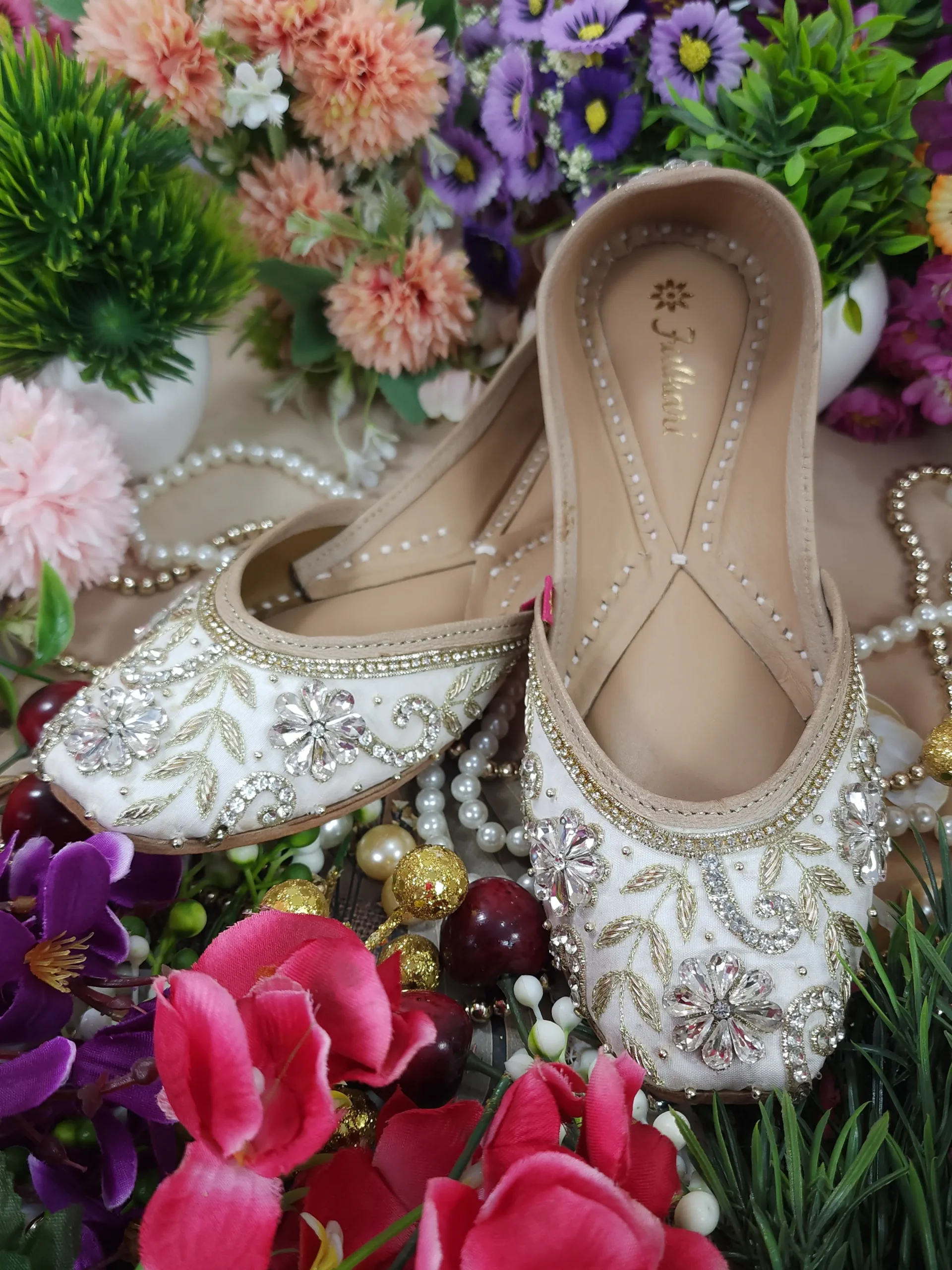 royal bridal boronia stone ethnic jutis beige gold royal bridal boronia stone ethnic jutis beige gold