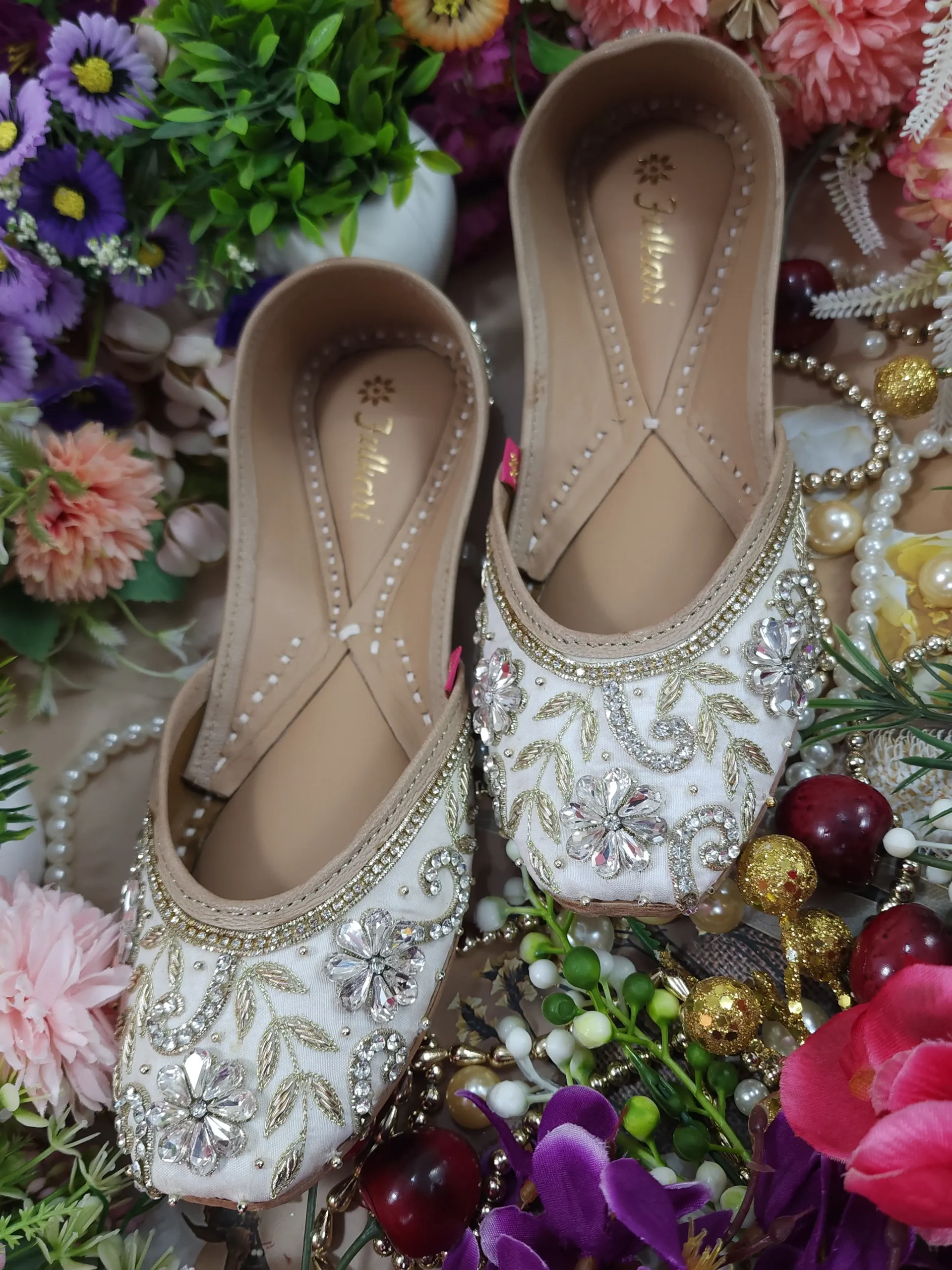 royal bridal boronia stone ethnic jutis beige gold royal bridal boronia stone ethnic jutis beige gold