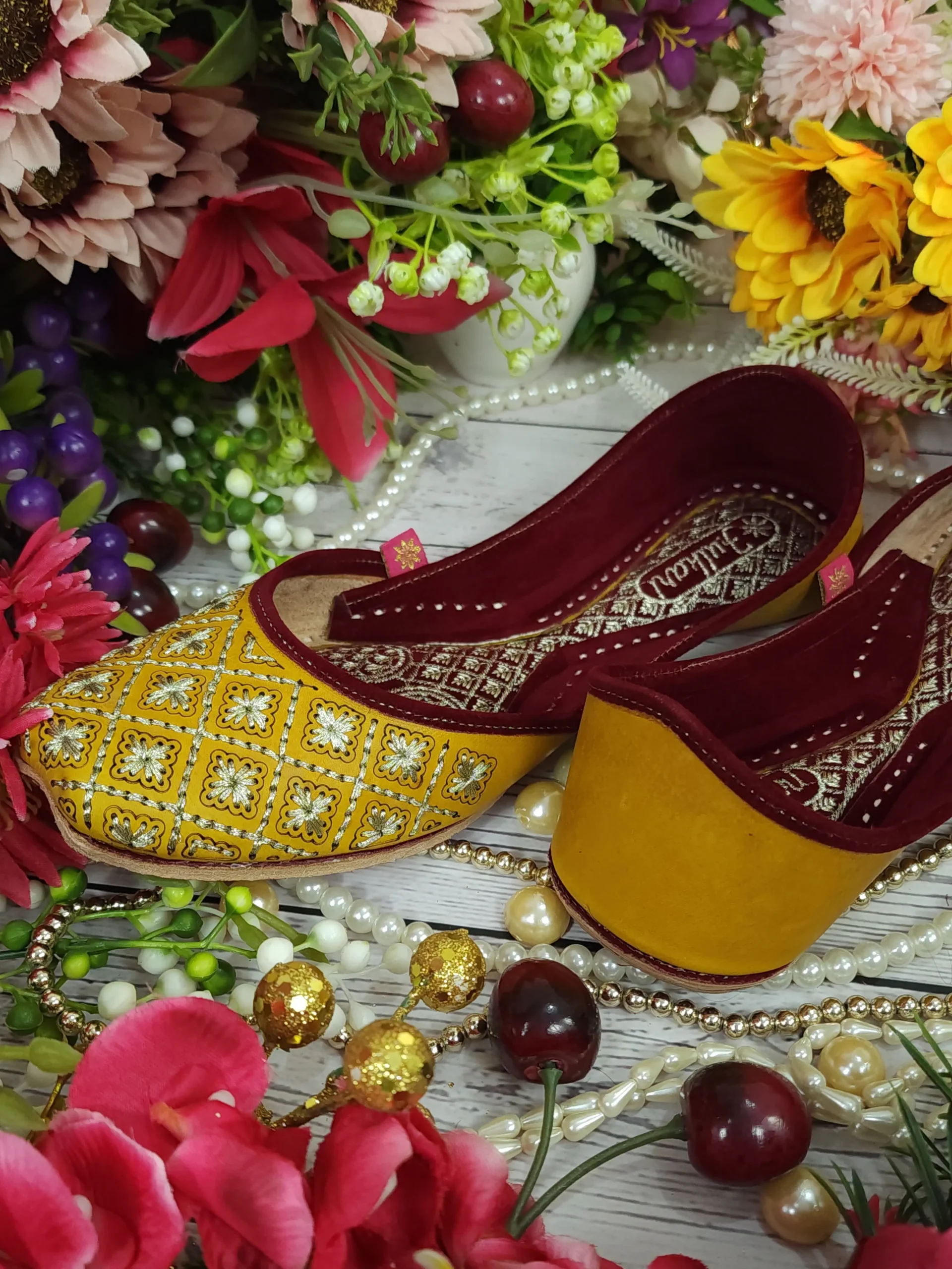 diamond leather embroidry yellow gold semi casual yellow gold diamond leather embroidry yellow gold semi casual yellow gold