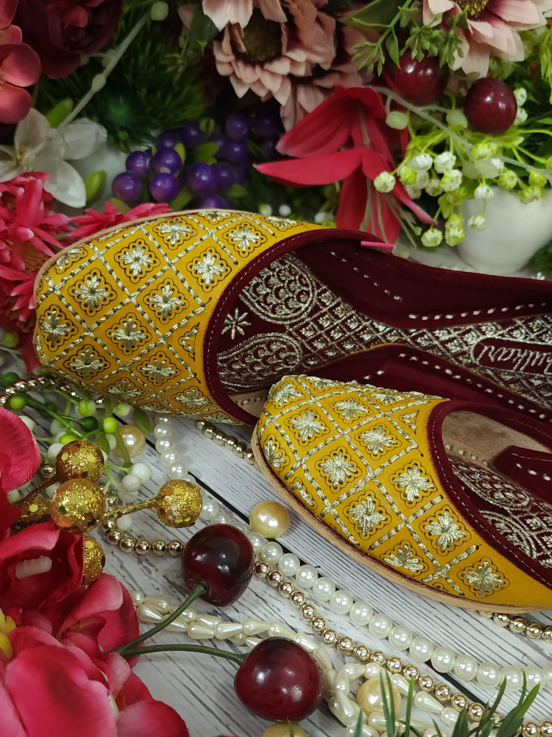 diamond leather embroidry yellow gold semi casual yellow gold diamond leather embroidry yellow gold semi casual yellow gold