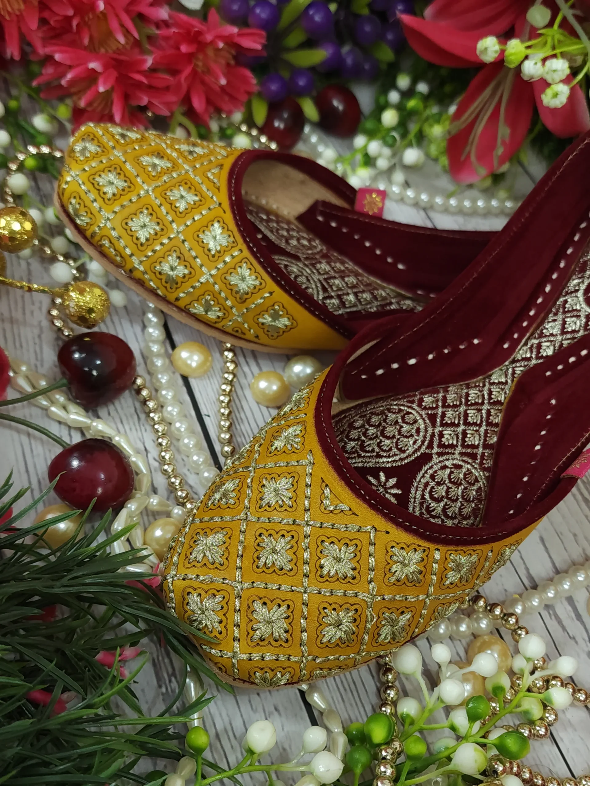 diamond leather embroidry yellow gold semi casual yellow gold diamond leather embroidry yellow gold semi casual yellow gold