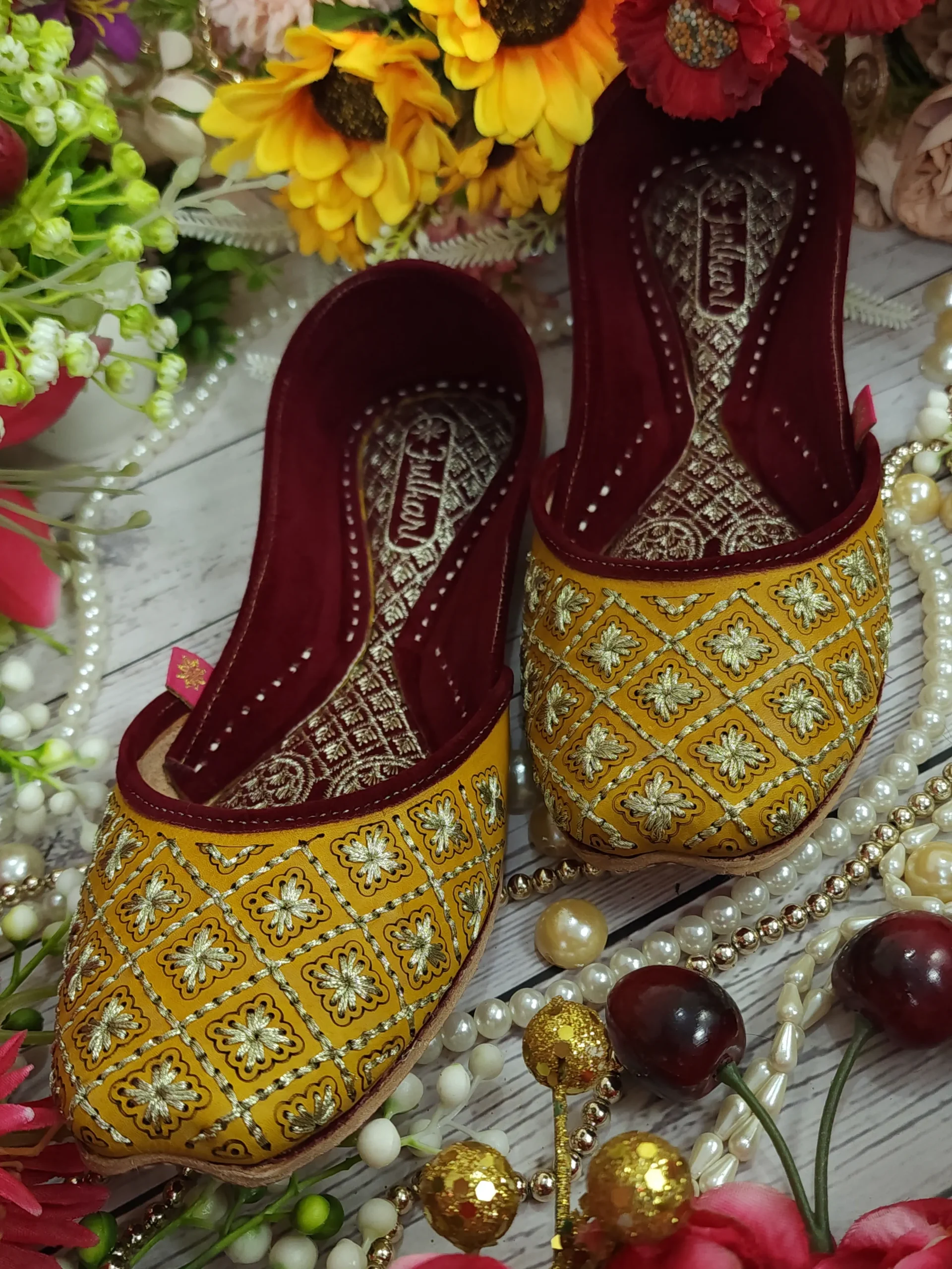 diamond leather embroidry yellow gold semi casual yellow gold diamond leather embroidry yellow gold semi casual yellow gold