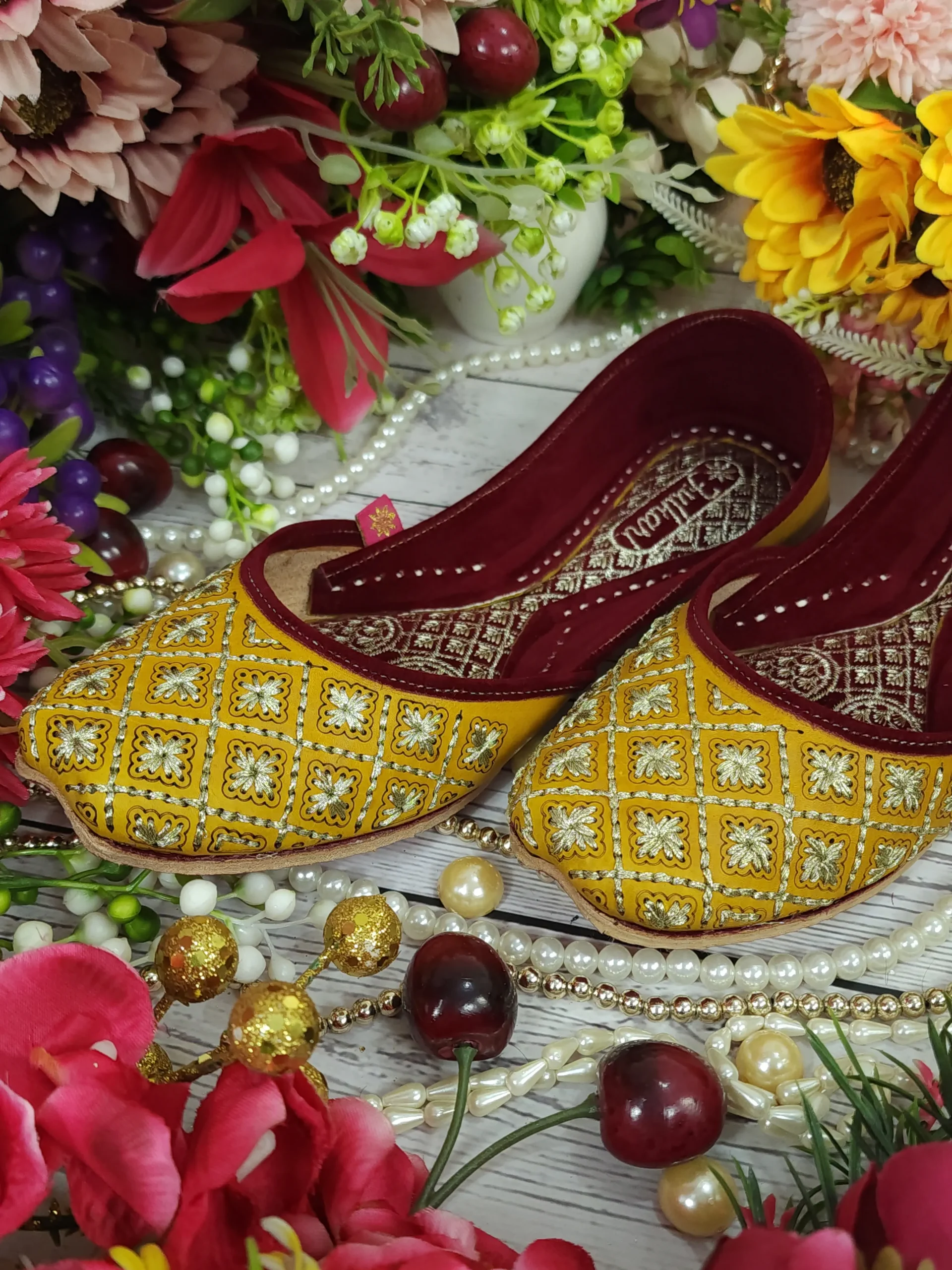 diamond leather embroidry yellow gold semi casual yellow gold diamond leather embroidry yellow gold semi casual yellow gold